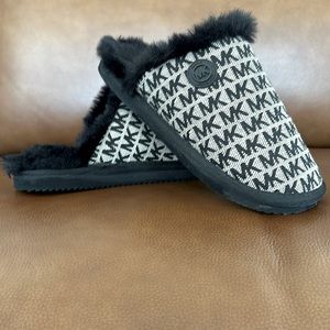 MICHAEL KORS Women's Slippers Size 7